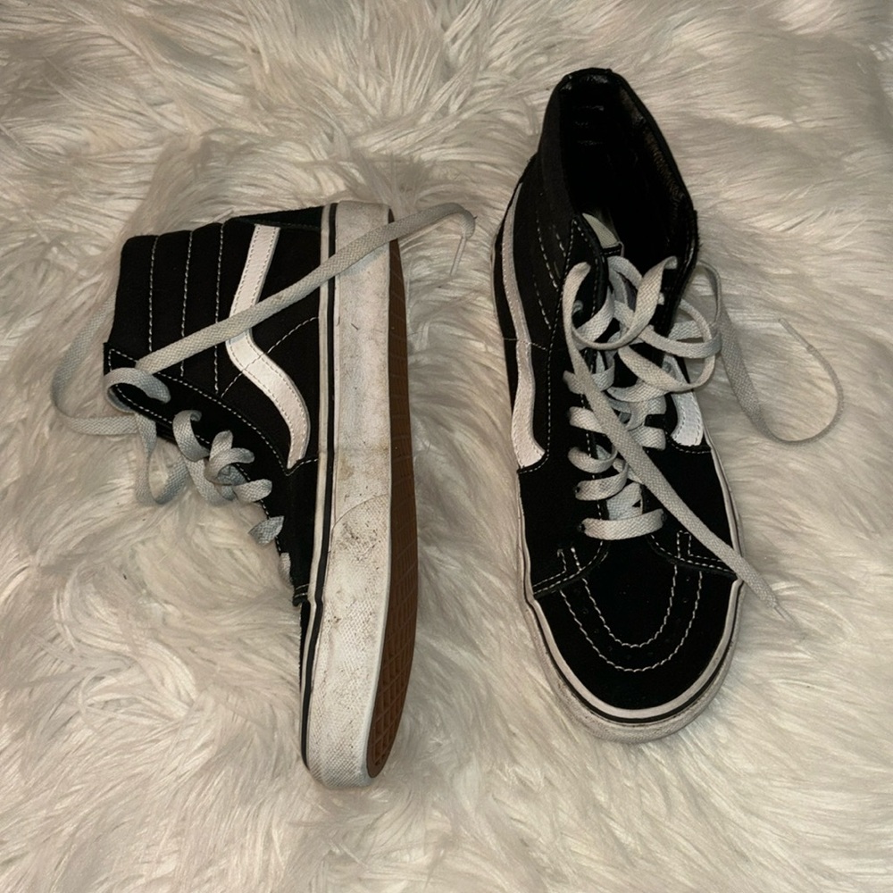 high top black and white vans